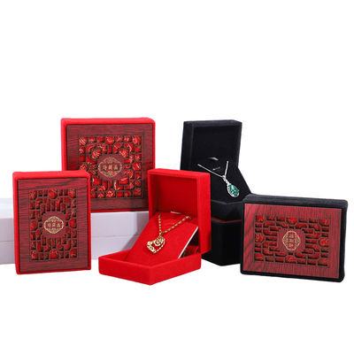 Custom Logo Kleur Houten Juwelen Doos Voor Ringen Armbanden Vertoon Verpakking