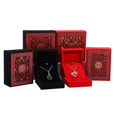 Custom Logo Kleur Houten Juwelen Doos Voor Ringen Armbanden Vertoon Verpakking