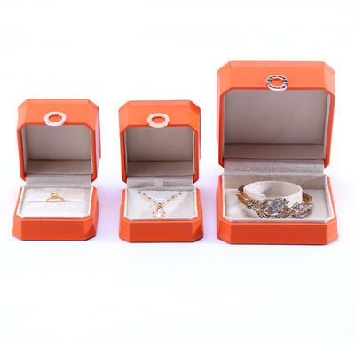 kopen Vierkante Oranje PU Lederen Juwelen Verpakkingsdoos voor halsketting Armband en trouwring online manufacture