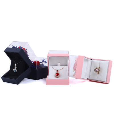 Luxe vierkant rozen ketting juwelen cadeaubon voor een boeiende presentatie