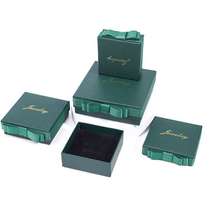 Groene halsketting oorbellen Ring Papier Juwelen Geschenkdoos Op maat Grootte Reghoekige vorm