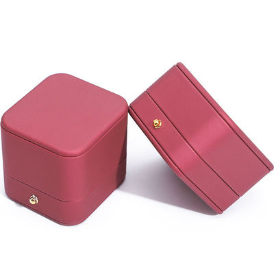 Wind Red Sleek PU Leer Juwelen opslag verpakkingsdoos met gouden knop ornament