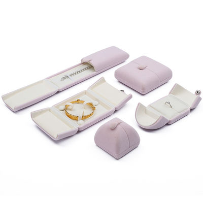 Smaakvolle Purple Velvet Juweliersdoos Clamshell-vormige behuizing met knop sluiting