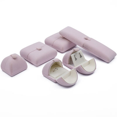 Smaakvolle Purple Velvet Juweliersdoos Clamshell-vormige behuizing met knop sluiting
