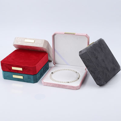 Soft Touch Multi Color Velvet Pearl Necklace opslagdoos met gouden schets