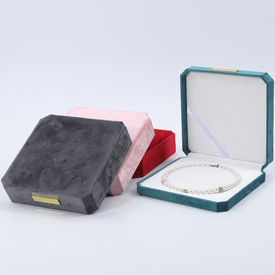Soft Touch Multi Color Velvet Pearl Necklace opslagdoos met gouden schets