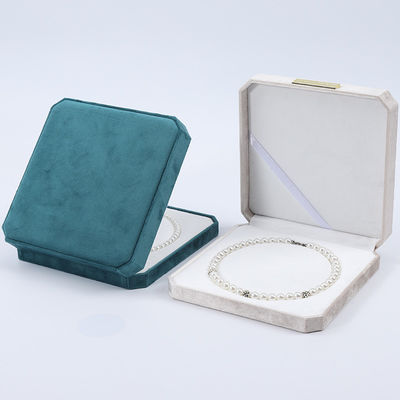 Soft Touch Multi Color Velvet Pearl Necklace opslagdoos met gouden schets