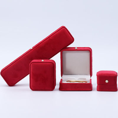 Groothandel Vervaardiging Luxe fluweel Juwelen Verpakking Doos Custom logo Halsketting Armband Oordelen Ring Verpakking Rood Fluweel Juwelen Doos