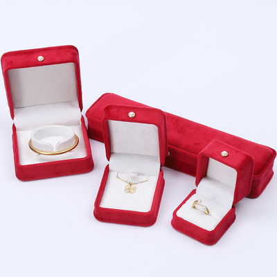Groothandel Vervaardiging Luxe fluweel Juwelen Verpakking Doos Custom logo Halsketting Armband Oordelen Ring Verpakking Rood Fluweel Juwelen Doos
