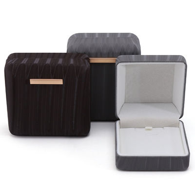 High-End Ray Grain Faux Leer Juwelen Verpakkingsdoos met Gouden Bar Ornament