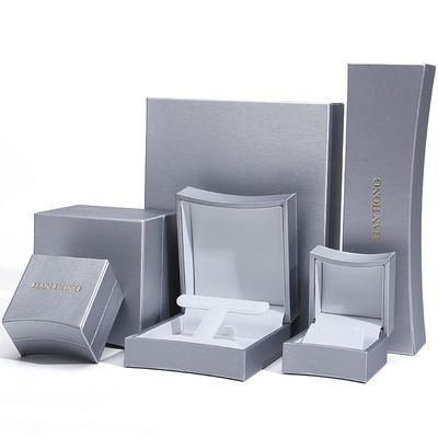 kopen Zilveren boogvormige PU-leer sieraden doos Luxe opslagverpakking online manufacture