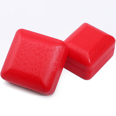 Rood convex dak PU leer luxe juwelen doos met sneeuwkorrel fluweel bekleding