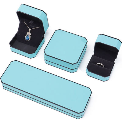 Cyan Sleek Octogonale Fake Leer Juwelen Doos Pakket Met Zwarte Bordure Ornament