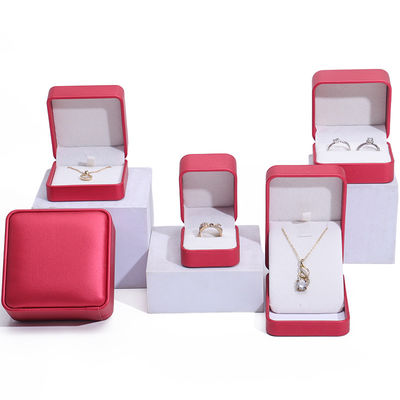 Noble Red PU Leather Luxury Jewelry Packaging Box Set met zachte fluwelen bekleding