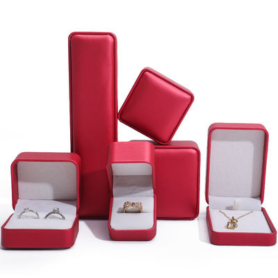 Noble Red PU Leather Luxury Jewelry Packaging Box Set met zachte fluwelen bekleding