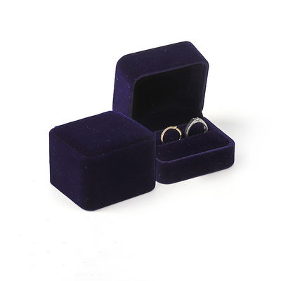 Vierkante donkergroene fluwelen sieraden trouwring verpakking klap sieraden doos