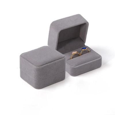 Vierkante donkergroene fluwelen sieraden trouwring verpakking klap sieraden doos