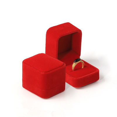 Groothandel Op maat gemaakte luxe juwelen Dubbele ring doos Gepersonaliseerd Custom logo Fluweel Rood Juwelen Verlovingsring Verpakkingsdoos