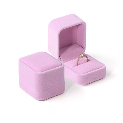 Groothandel Op maat gemaakte luxe juwelen Dubbele ring doos Gepersonaliseerd op maat gemaakt logo Fluweelroze juwelen Verlovingsring Verpakkingsdoos