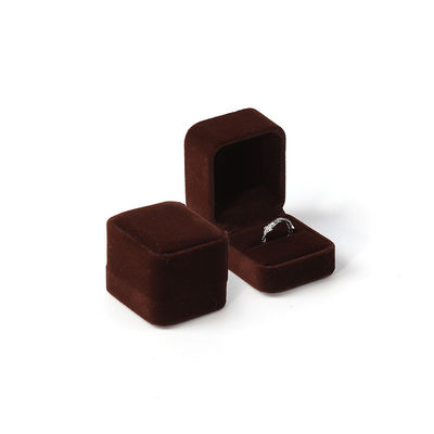 Op maat gemaakte fluweelbruine sieraden ring verpakkingsdoos dubbele ring doos voor bruiloft ceremonie