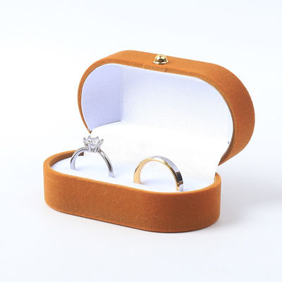 Gepersonaliseerde gepersonaliseerde bruine fluwelen sieraden verpakking voor dubbele ring