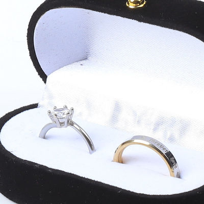 Gepersonaliseerde Zwarte Fluwelen Juwelen Verpakking Bruiloft Verloving Dubbele Ring Luxe Juwelen Doos