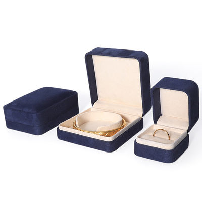 China Productie Groothandel Premium Blauwe Sieraden Verpakking Doos Op Maat Hoge Kwaliteit Grote Sieraden Set Ketting Armband Oorbellen Ring Verpakking Handgemaakte Vierkante Fluweel Blauwe Sieraden Doos Met Logo