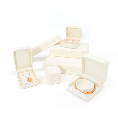 Handgemaakte vierkante wit leer sieraden verpakkingsdoos Custom luxe grote sieraden set doos voor halsketting armband oorbellen ring verpakking