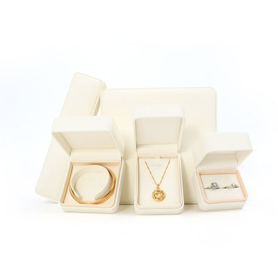 Handgemaakte vierkante wit leer sieraden verpakkingsdoos Custom luxe grote sieraden set doos voor halsketting armband oorbellen ring verpakking