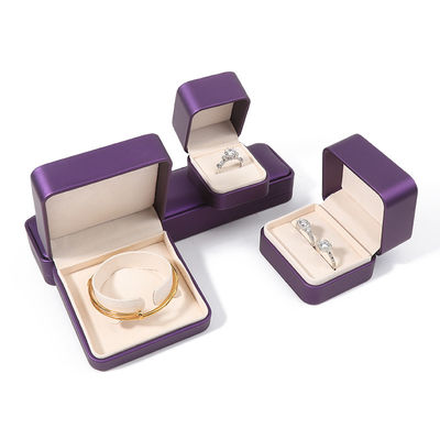 Hoogwaardige sieraden verpakkingsdoos Custom luxe grote sieraden set doos halsketting armband oorbellen ring verpakking handgemaakte vierkant paarse leder sieraden doos met logo