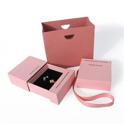 kopen China productie groothandel hoogwaardige halsketting oorbel Armband ring doos Sieraden verpakking Gepersonaliseerde Custom Eco Friendly Karton Papier roze laken Sieraden doos met logo online manufacture