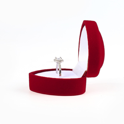 Aanpasbaar hign einde hartvormige fluweel rode sieraden ring doos voor Valentijnsdag