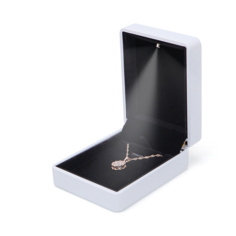 Ronde witte lederen LED sieraden doos met aangepast logo en zijde scherm print van Hanhong