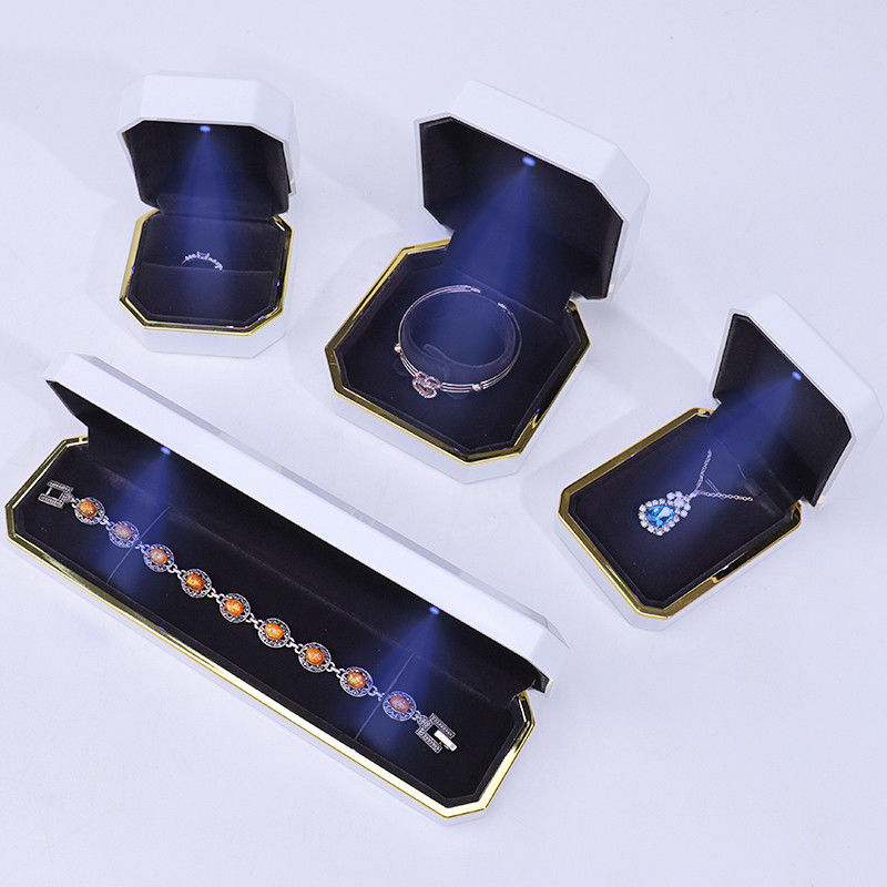 Custom logo licht juwelen cadeau doos voor armband oorbellen hanger fluweel halsketting ring handgemaakt materiaal