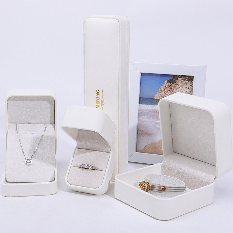 Kleine witte PU lederen sieraden doos, lederen sieraden koffer voor ring hanger armband