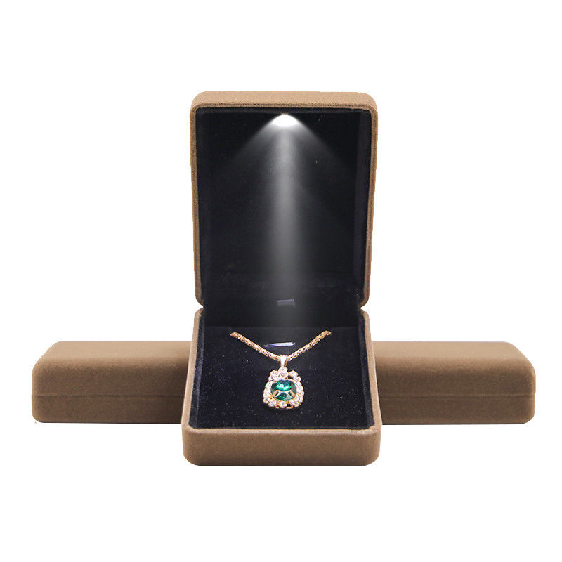 Hanhong Luxury Embossed LED Velvet Brown Juwelen Verpakkingsdoos Custom Ring Doos met licht