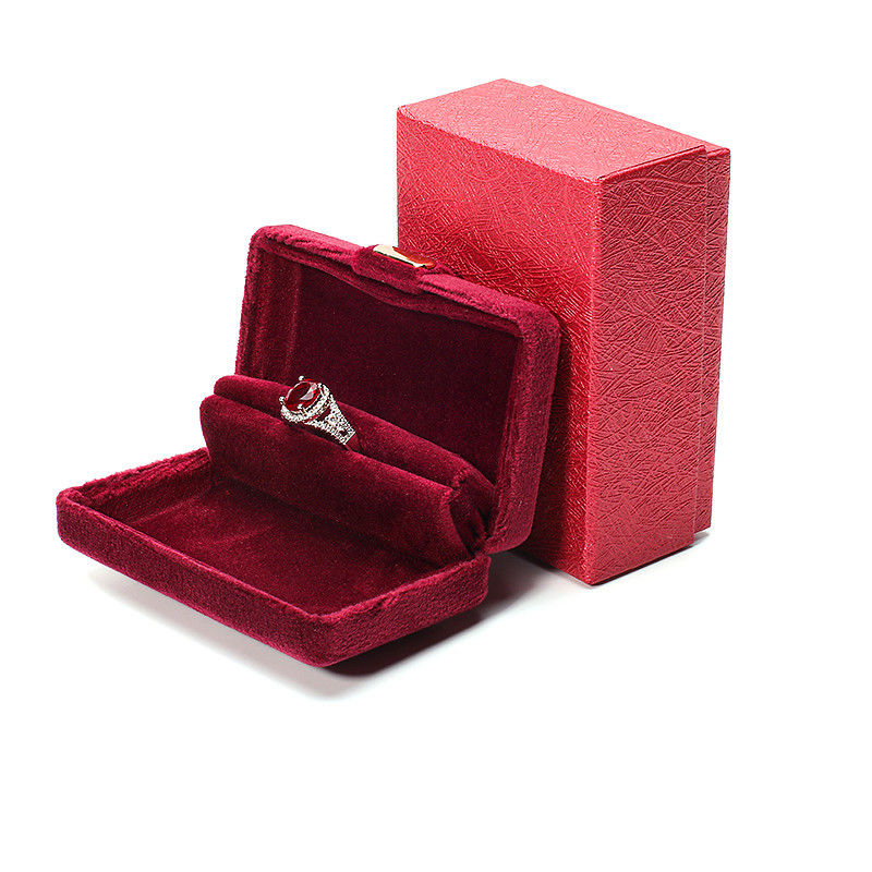 Custom logo metalen sieraden verpakkingsdoos voor luxe rode oorbellen armband halsketting ring