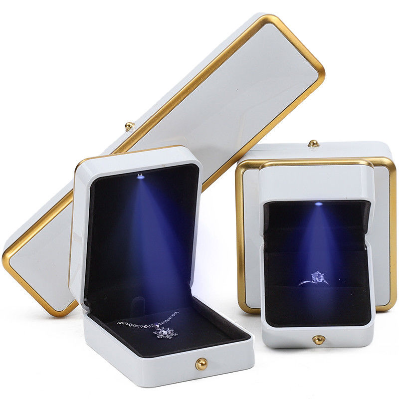 High-end luxe verlichting sieraden doos sieraden opslagkas met zachte fluweel interieur