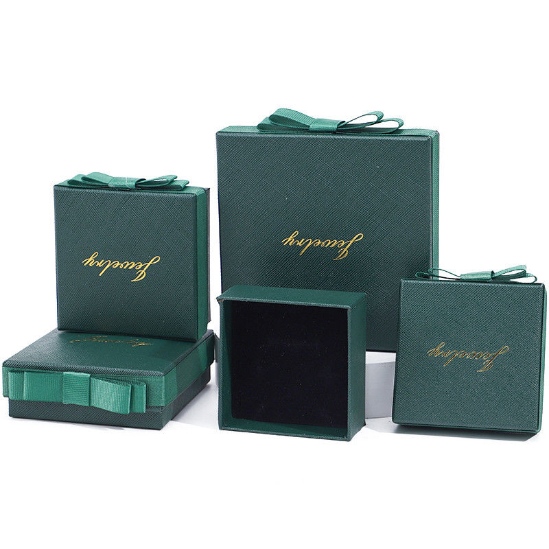 Groene halsketting oorbellen Ring Papier Juwelen Geschenkdoos Op maat Grootte Reghoekige vorm