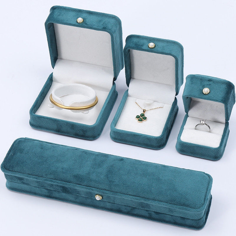 Groothandel Vervaardiging hoogwaardig fluweel Juwelen verpakking Doos Aangepaste halsketting Armband Oorbellen Ring juwelen set Verpakking groen fluweel juwelen Doos met logo