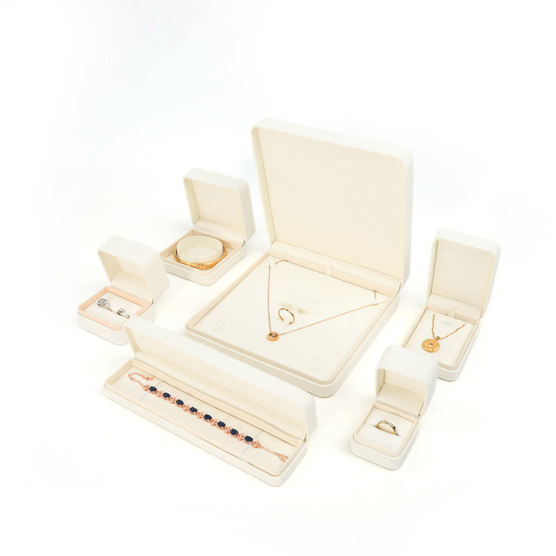 Handgemaakte vierkante wit leer sieraden verpakkingsdoos Custom luxe grote sieraden set doos voor halsketting armband oorbellen ring verpakking