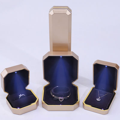 Octogonale Convexe Plastic Velvet Juwelen Doos LED Licht Display Case Custom Grootte