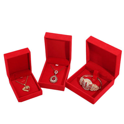 Rood fluwelen bekleding Luxe houten juwelen doos Verpakking Custom logo grootte
