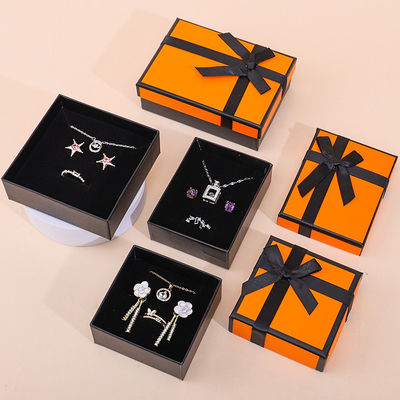 Groothandelsproductie Hign end Juwelen Doos verpakking Gepersonaliseerd Custom logo Luxe halsketting Armband Ohrring Ring Juwelen Set Verpakking karton papier Juwelen Doos met vlinder