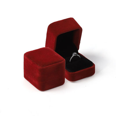 Groothandel Op maat gemaakte luxe juwelen Dubbele ring doos Gepersonaliseerd Custom logo Fluweel Rood Juwelen Verlovingsring Verpakkingsdoos