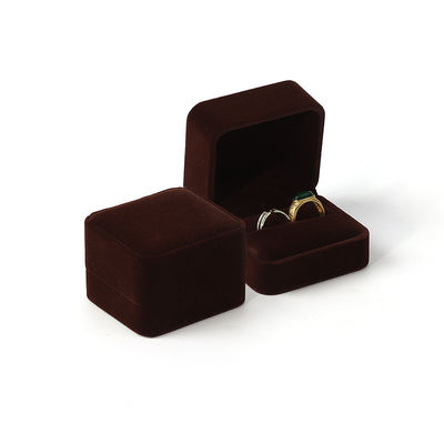 Op maat gemaakte fluweelbruine sieraden ring verpakkingsdoos dubbele ring doos voor bruiloft ceremonie