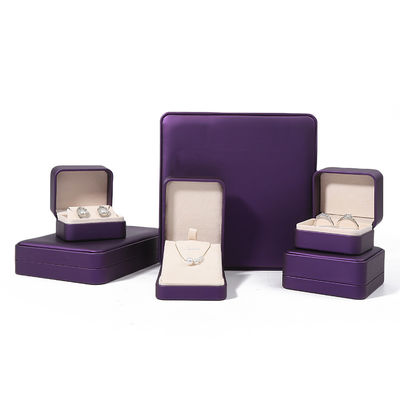 Hoogwaardige sieraden verpakkingsdoos Custom luxe grote sieraden set doos halsketting armband oorbellen ring verpakking handgemaakte vierkant paarse leder sieraden doos met logo